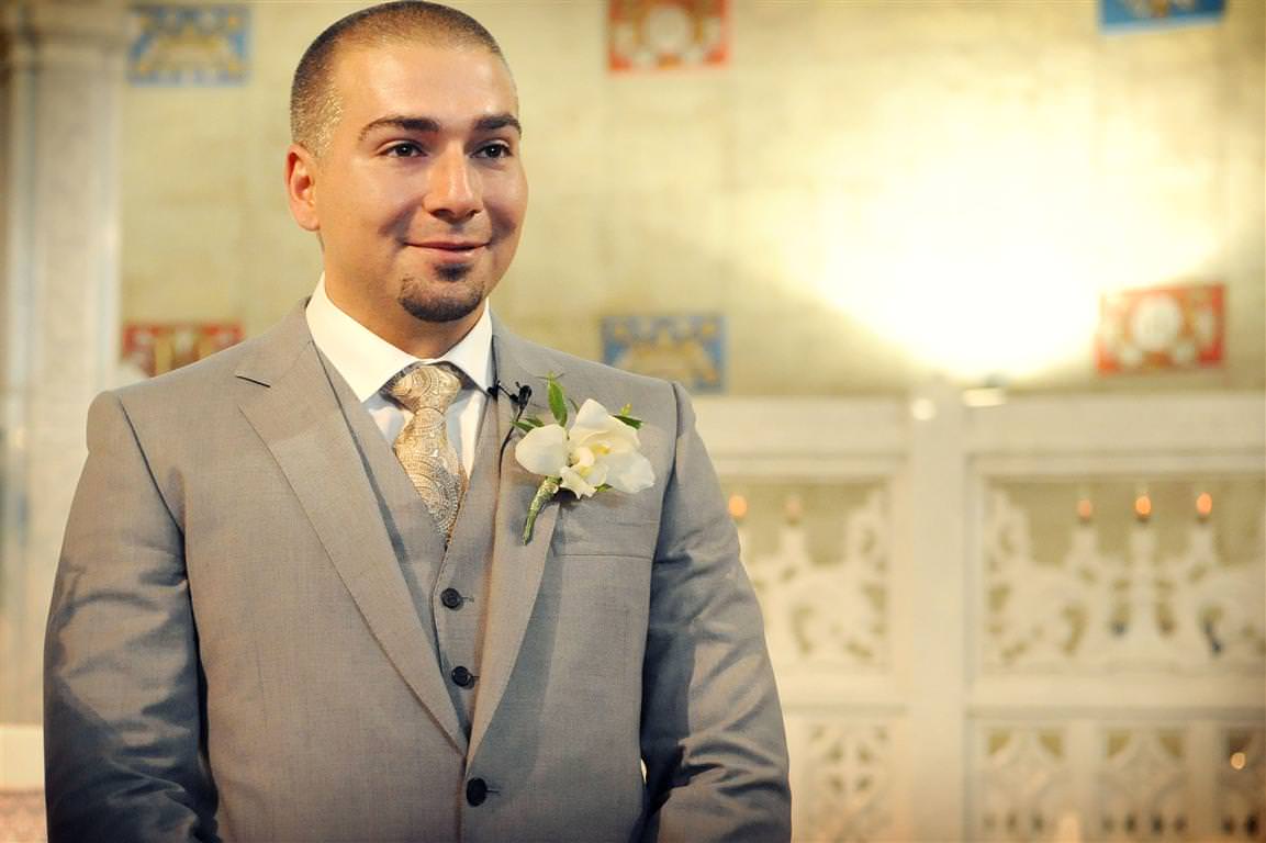 ceremony groom waiting his bride moment colored wedding photo by lavimage montreal