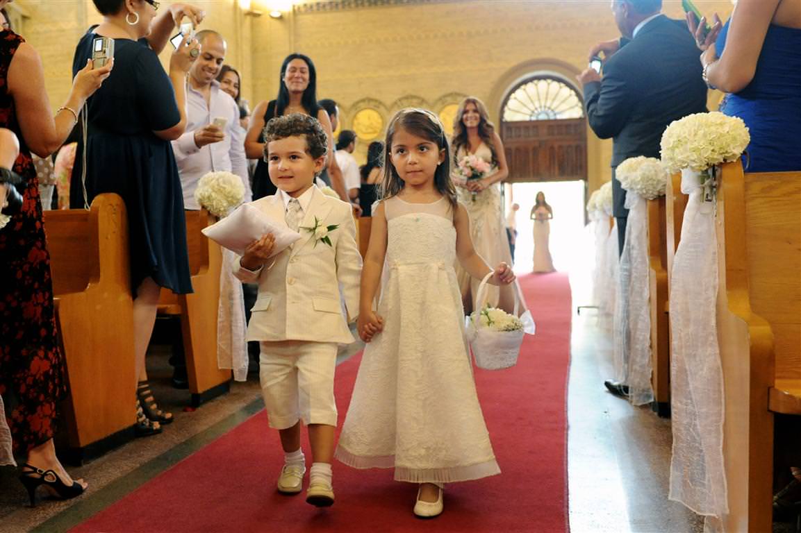 astonishing wedding ceremony kids go to altar colored wedding photo by lavimage montreal