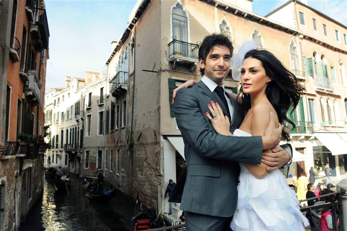 destination wedding romantic walk venice by lavimage montreal