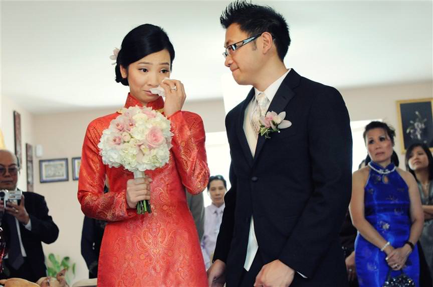 chinese tea wedding ceremony bride groom emotional moment by lavimage montreal