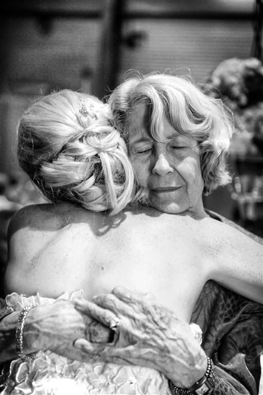 black white wedding photos family embrace emotion by lavimage montreal