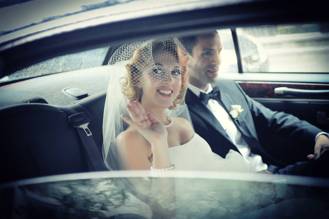 colored wedding photos bride groom car farewell by lavimage montreal