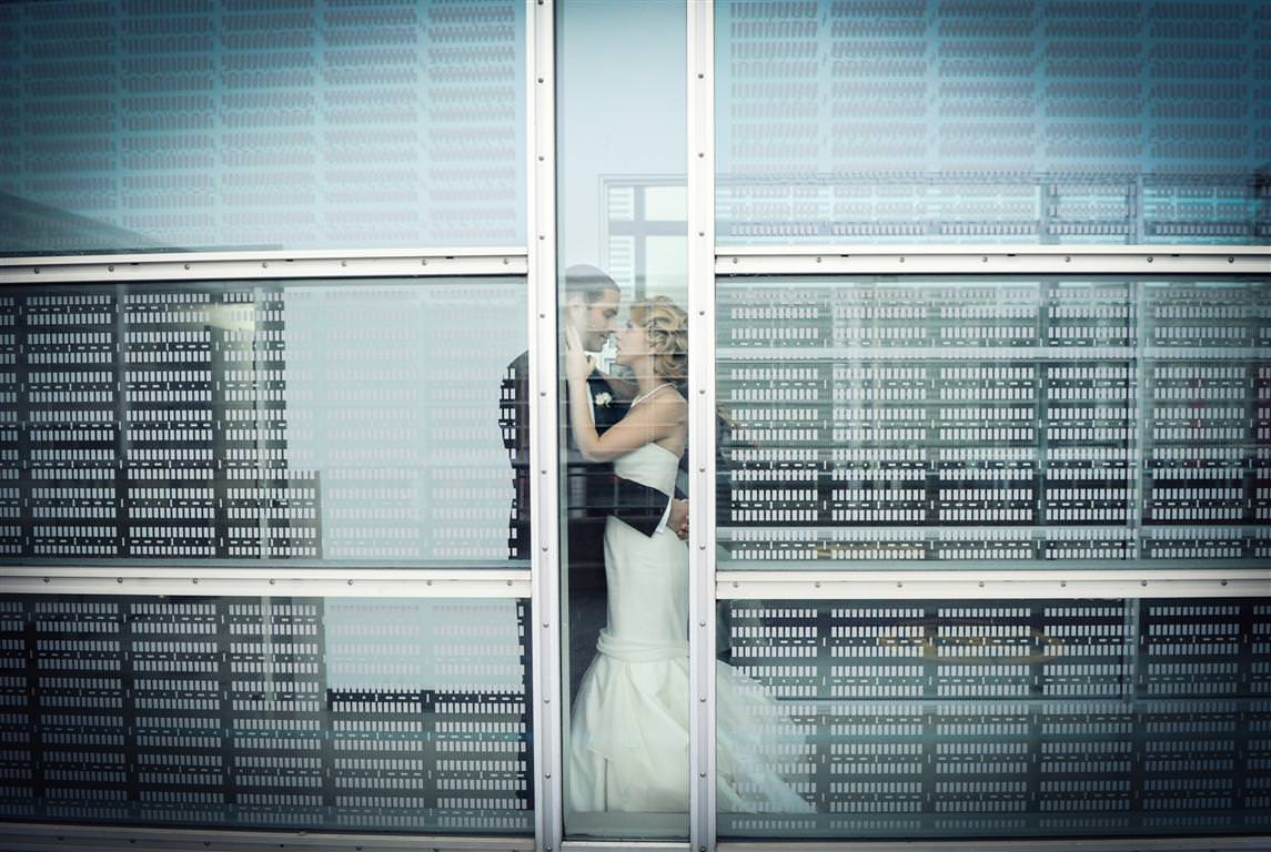 coloder wedding photos couple together romantic moment artistic shot by lavimage montreal