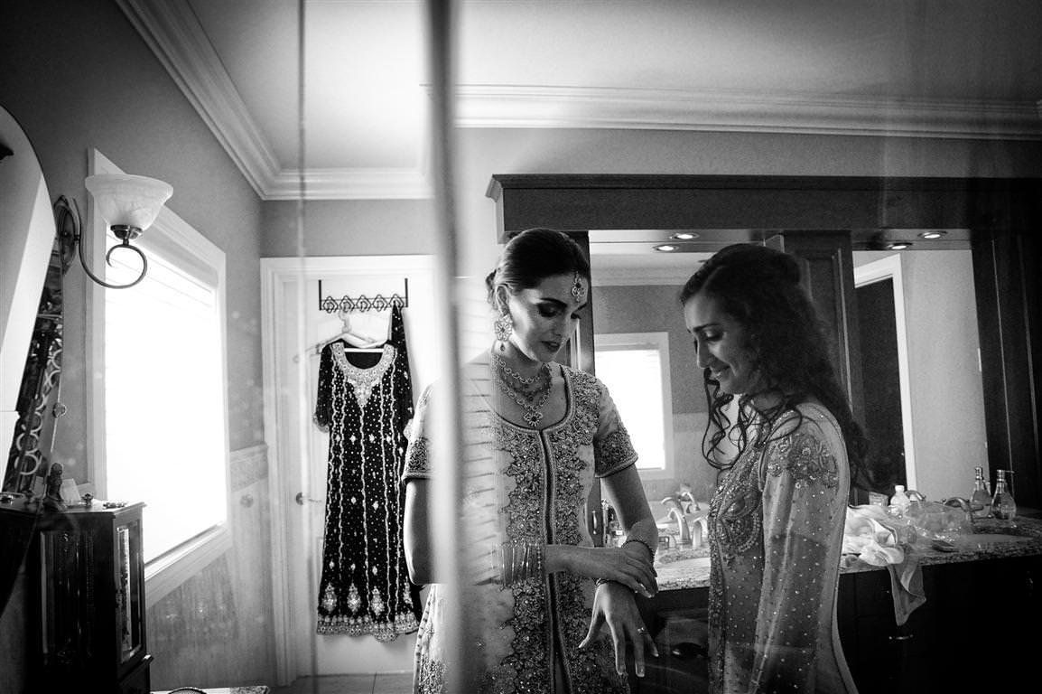 black white wedding photos getting ready bride bridesmaid room by lavimage montreal