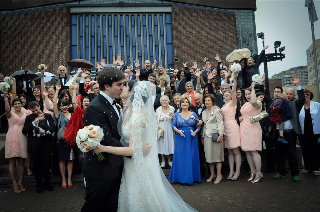 colored wedding photos just married couple guests happiness by lavimage montreal