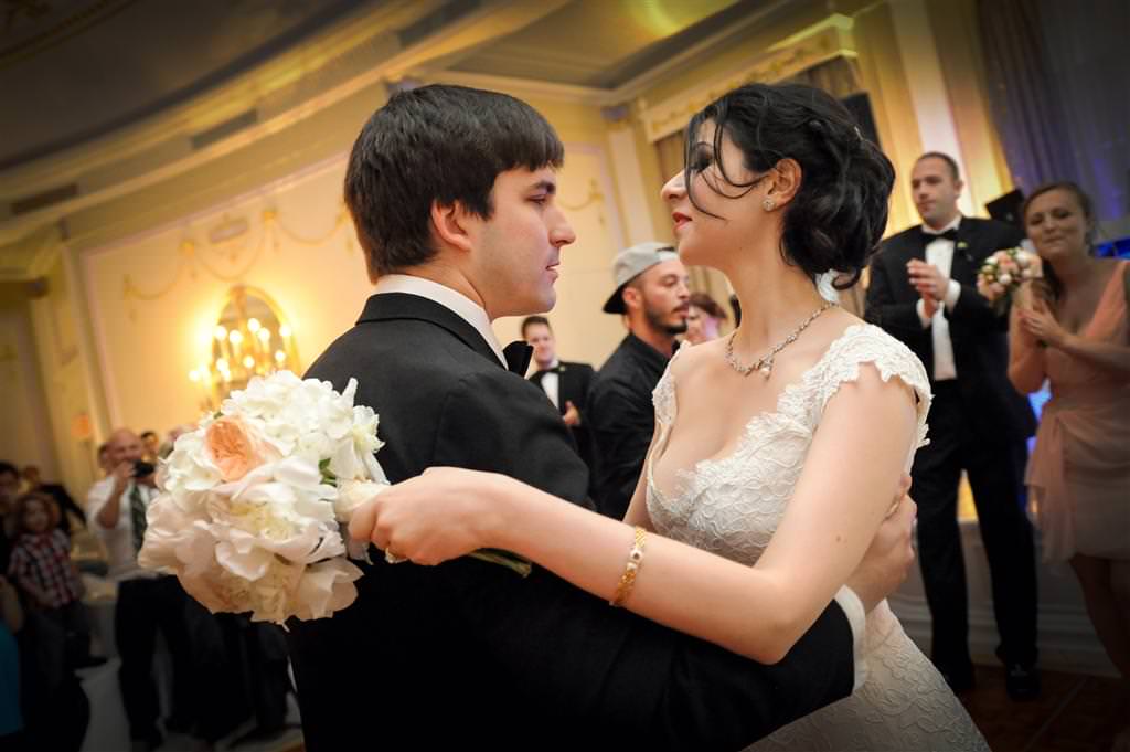 colored wedding photos couple first dance hidden passion shot by lavimage montreal Ritz Carlton wedding