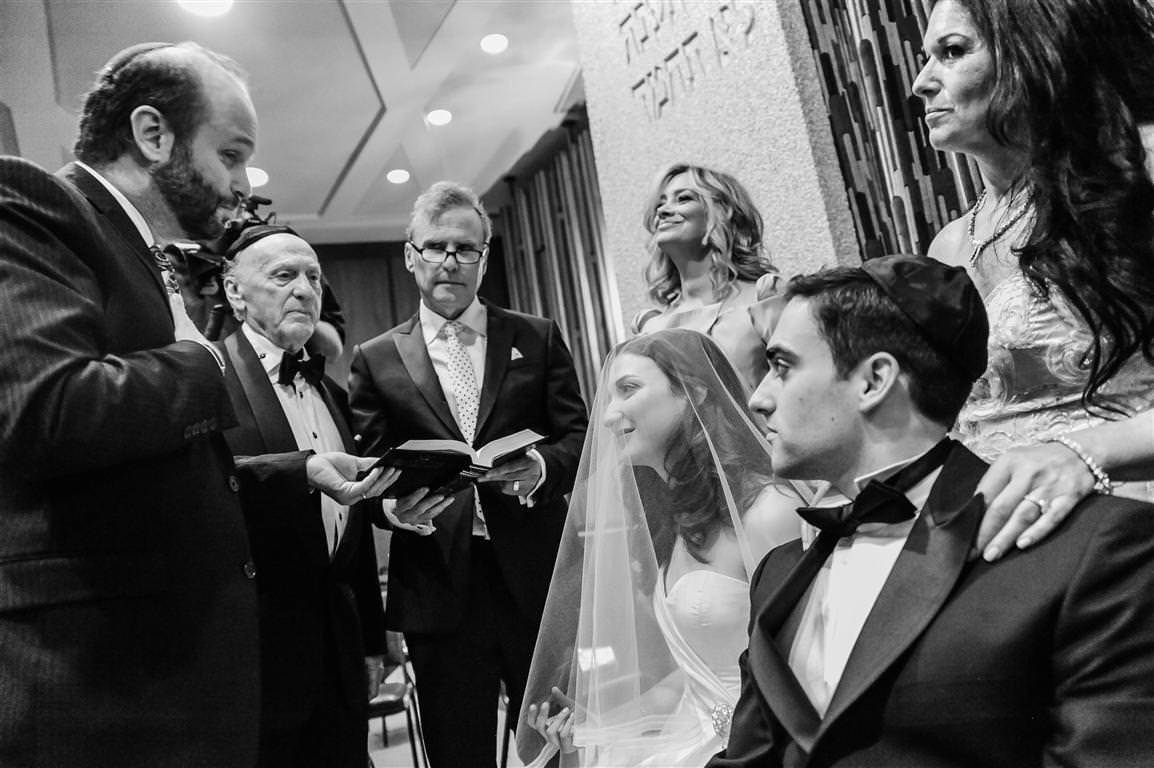The Ketubah signing at the Jewish wedding at Shaare Hashomayim synagogue photographed by La V image- Wedding photographer Montreal 