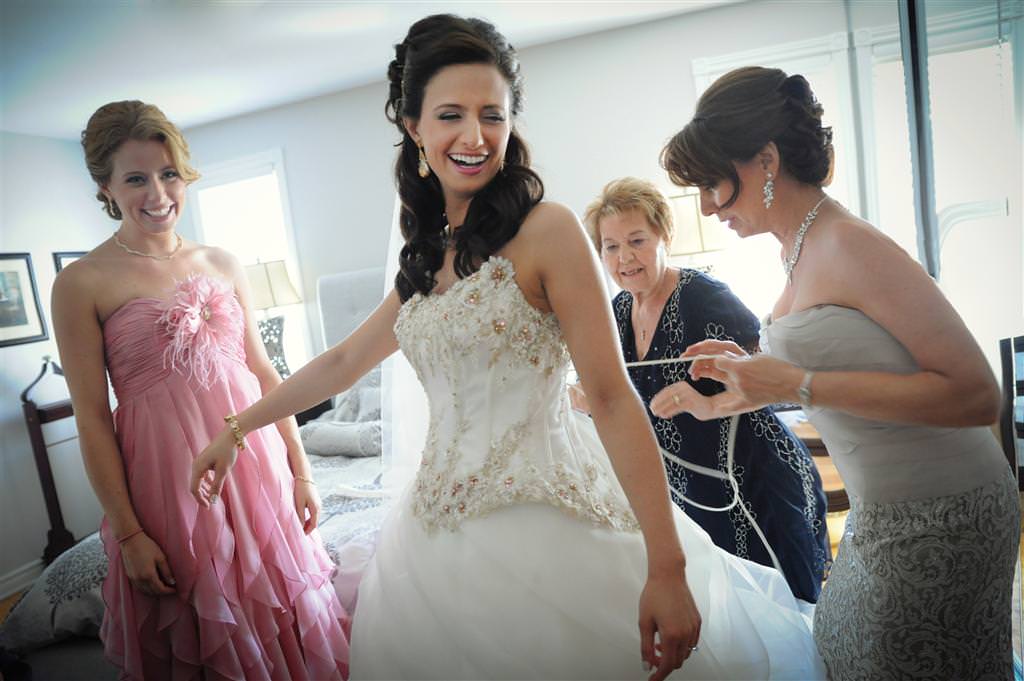 Bride gets ready with bridesmaids  at the Golf St Raphael photographed by La V image wedding photographer montreal