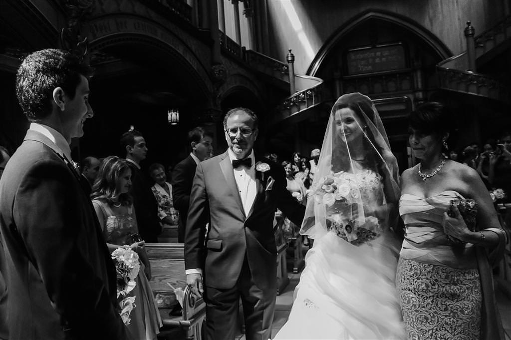 Wedding Ceremony at the Notre Dame Basilica Church at the Golf St Raphael photographed by La V image wedding photographer montreal