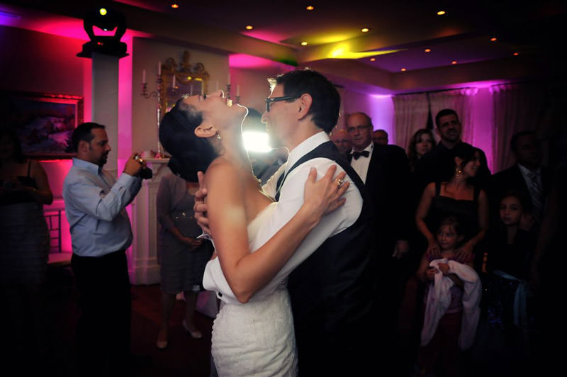 First dance  at the vineyard wedding photographed by La V image-Montreal wedding photographer 