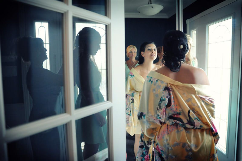 Bride gets ready with bridesmaids in the morning  at the vineyard wedding photographed by La V image-Montreal wedding photographer