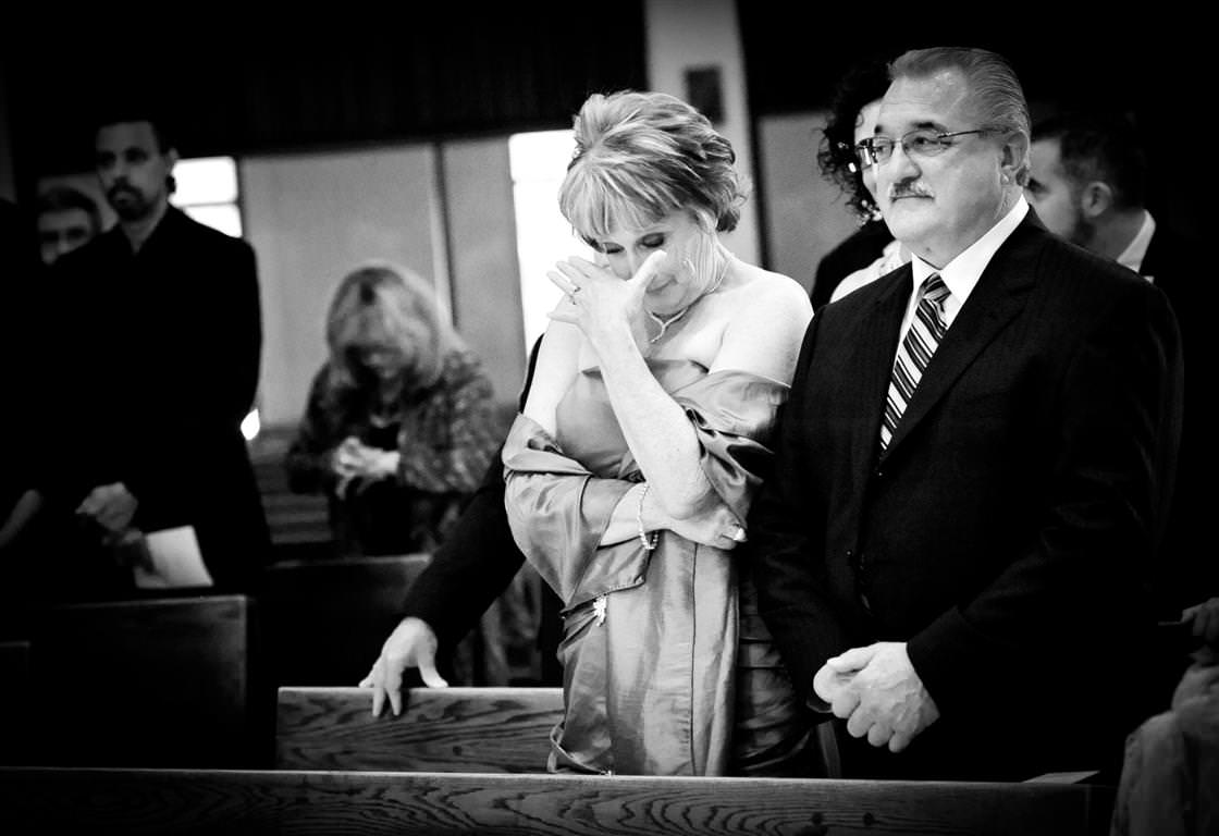 Parents at wedding-Mother crying at the wedding ceremony by la V image-Montreal wedding photographer