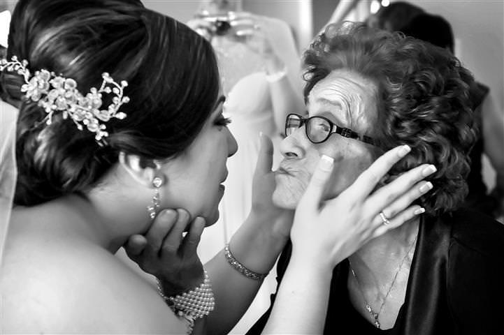 Parents at wedding-emotional moment between the bride and her mom by La V image Montreal wedding photographer