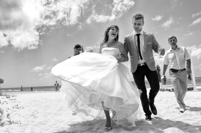 bride and groom having fun with friends at the wedding ceremony at the beach destination wedding in Cuba by La V image photography - Montreal wedding photograpgher