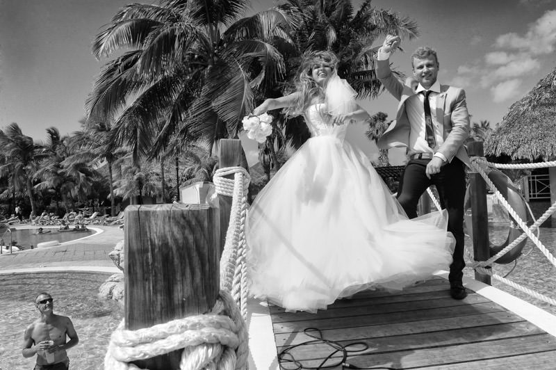 bride and groom dancing at the swimming pool destination wedding in Cuba by La V image photography - Montreal wedding photograpgher