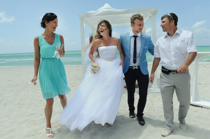 bride and groom having fun with friendsat the wedding ceremony at the beach destination wedding in Cuba by La V image photography - Montreal wedding photograpgher