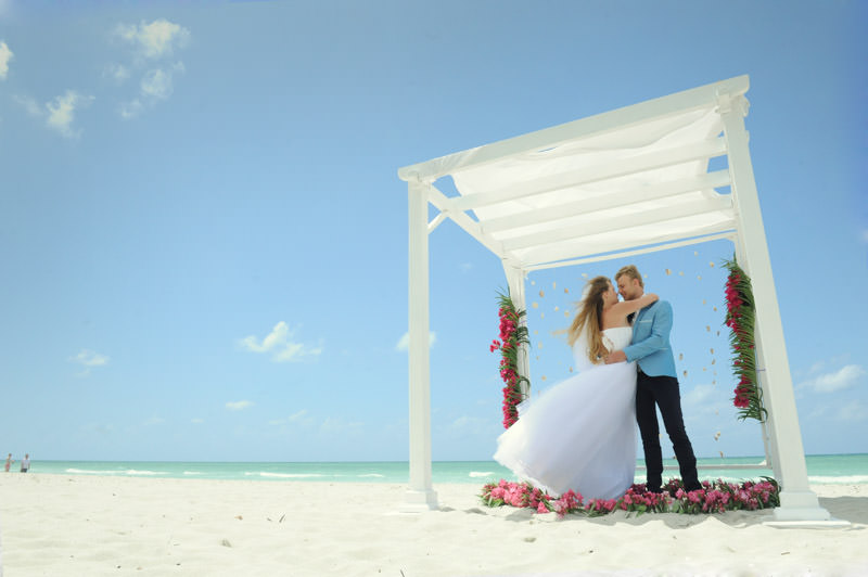 bride and groom kissing at the wedding ceremony at the beach destination wedding in Cuba by La V image photography - Montreal wedding photograpgher