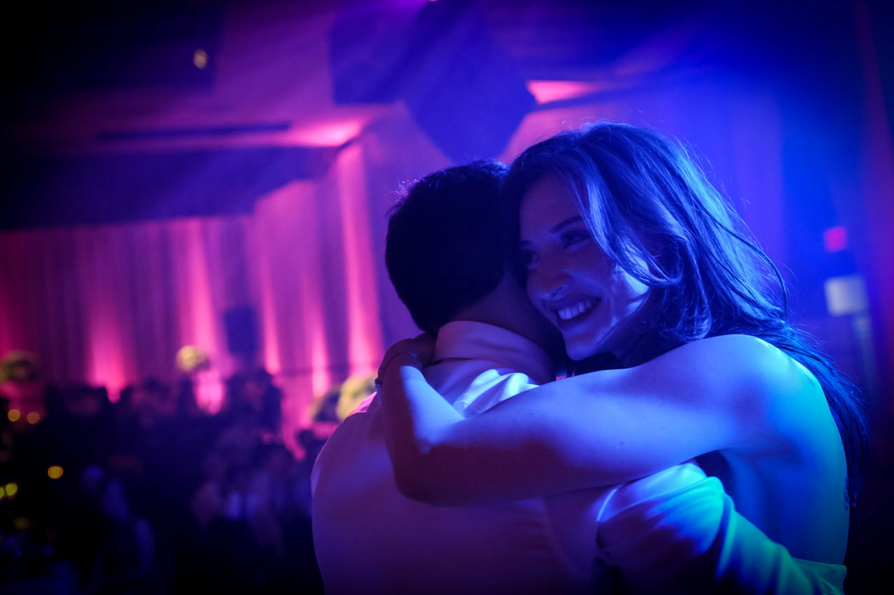 Wedding party Bride and groom dancing a first dance la V image-Montreal wedding photographer