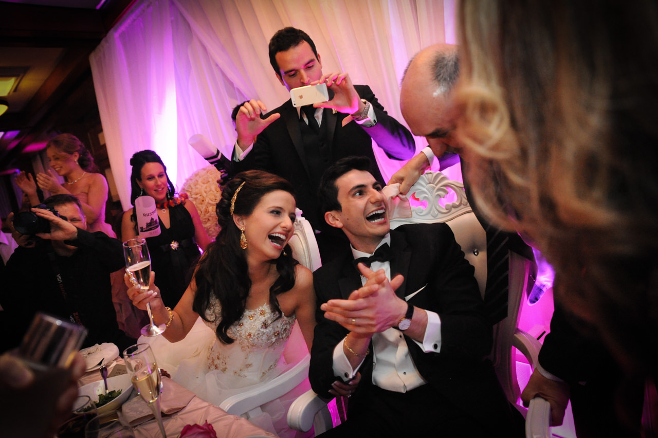Wedding party Bride and groom laugthing funny moment by la V image-Montreal wedding photographer
