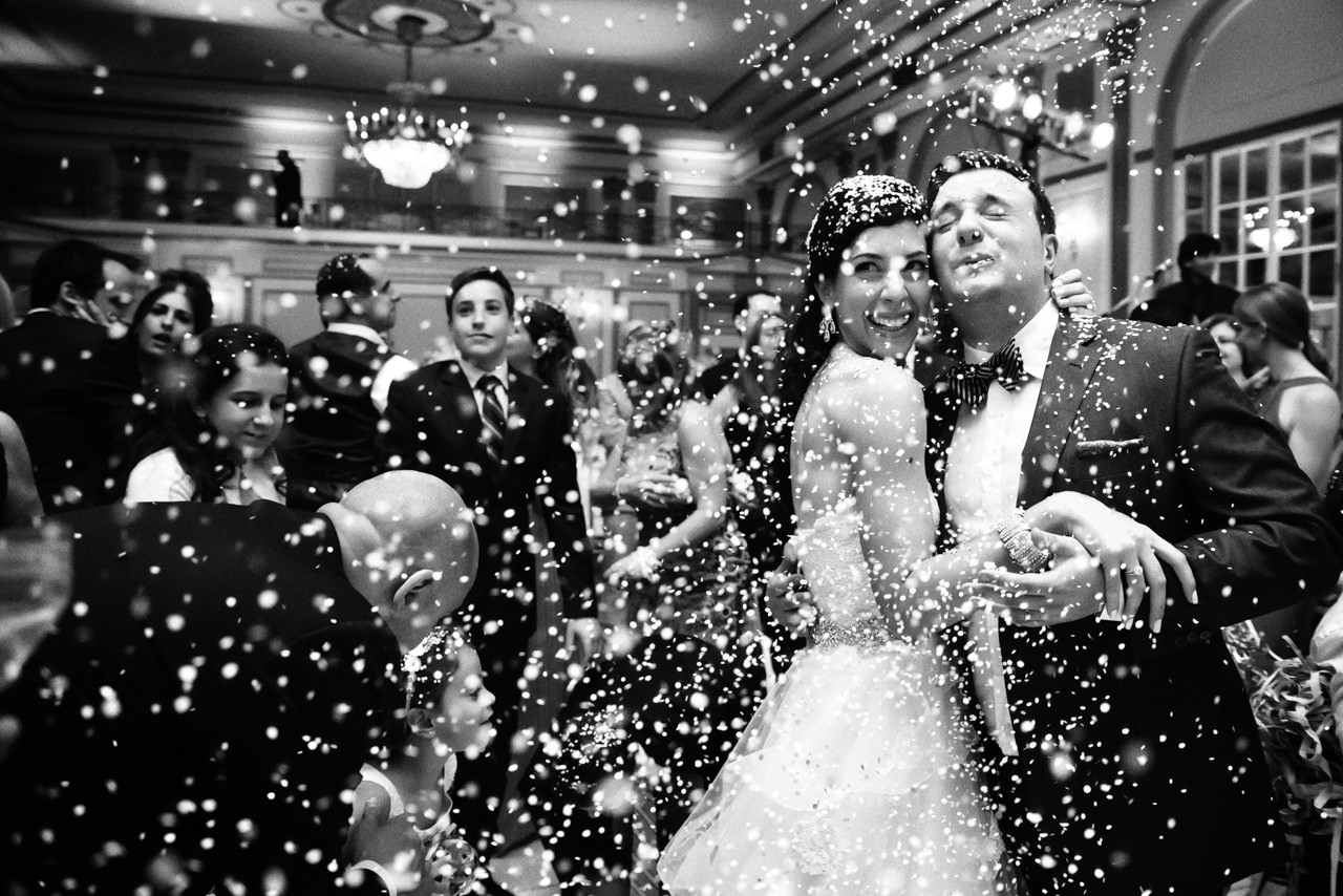First dance with confetti Wedding party Bride and groom dancing by Montreal wedding photographer